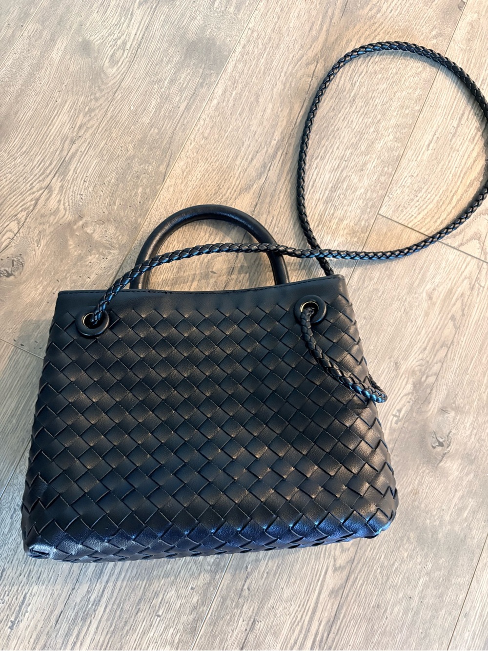 Bottega Inspired- Andiamo Small - Woven leather, top handle/crossbody, black bag - Picture 2 of 5